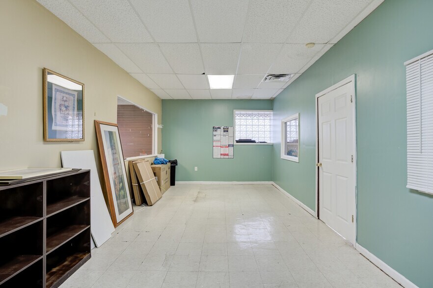 More Photos Of 19953 Conant St, Detroit Medical For Sale