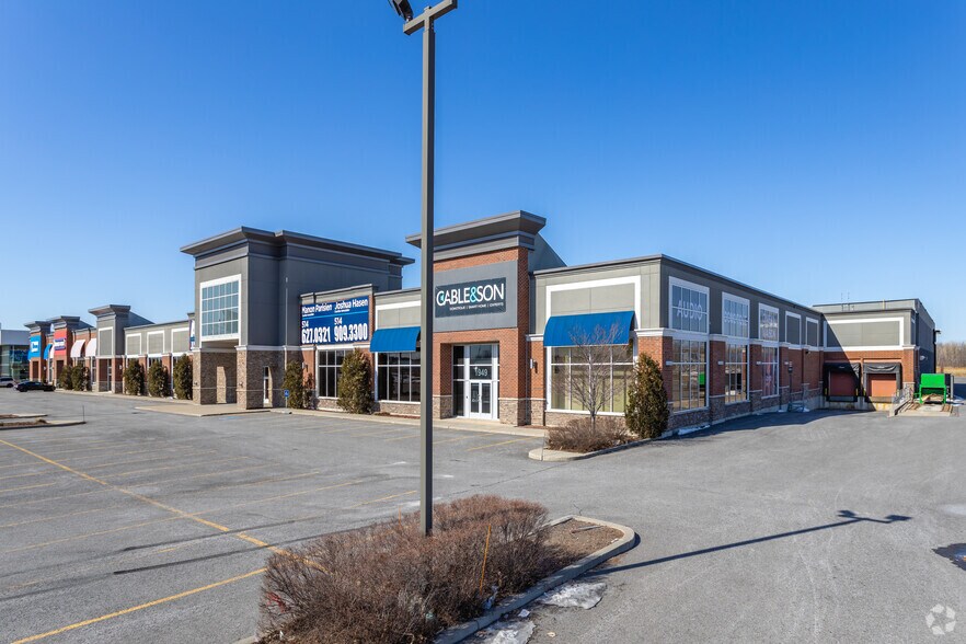 More Photos Of 1939-1979F Rue F.X. Sabourin, Saint-hubert General Retail For Lease