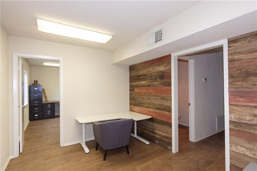 More Photos Of 10509 Old Manchaca Rd, Austin Warehouse For Lease