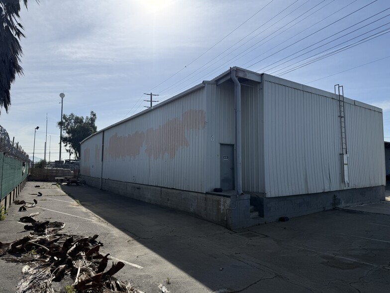 More Photos Of 7535 Woodman Pl, Van Nuys Warehouse For Lease