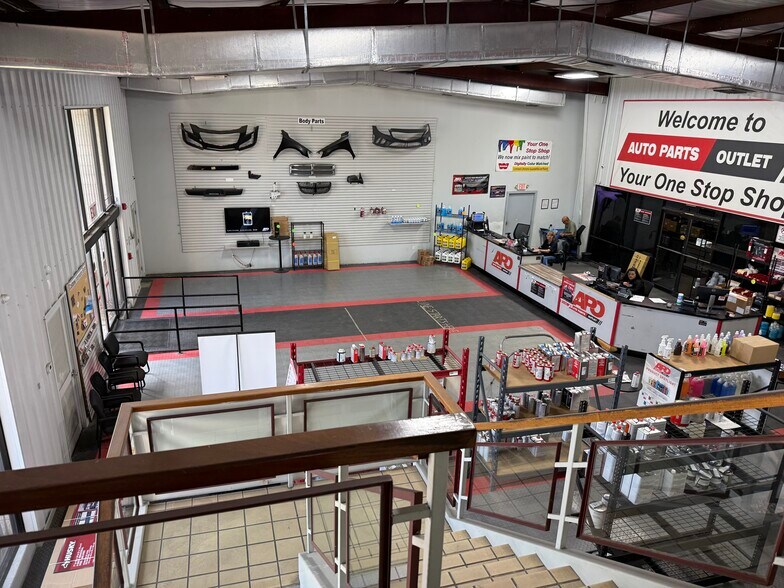 More Photos Of 5015 Causeway Blvd, Tampa Showroom For Sale