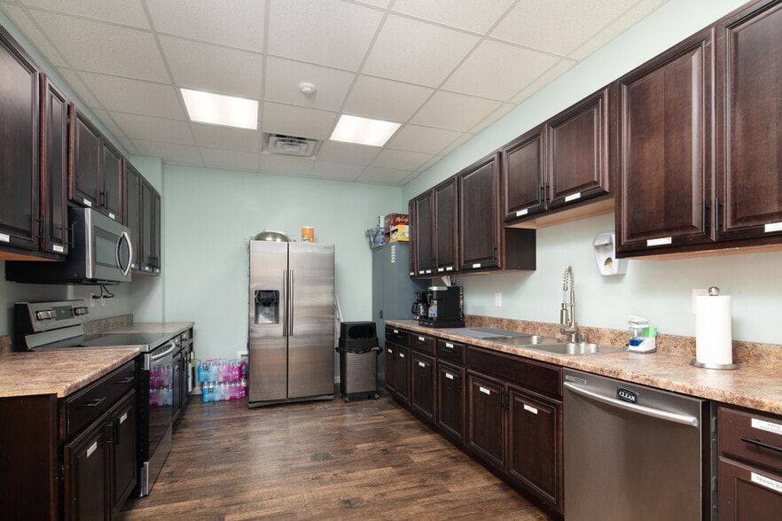 More Photos Of 210 New Coleman Ln, Georgetown Warehouse For Sale