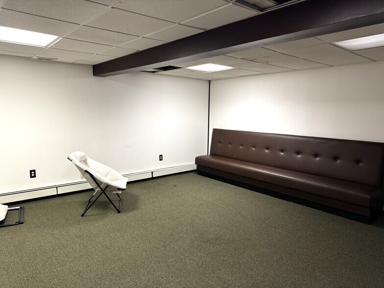 More Photos Of 653-659 Old Country Rd, Westbury Unknown For Lease