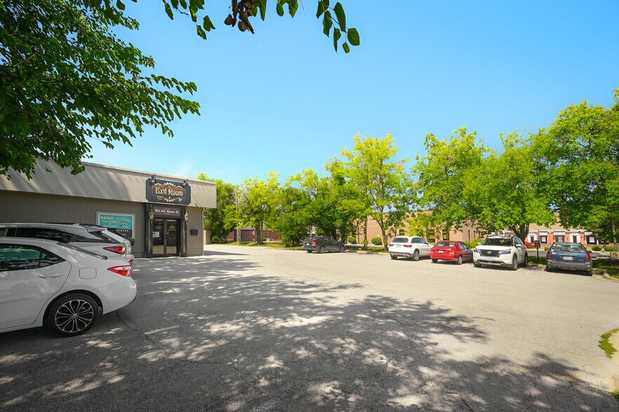 More Photos Of 304 SW Market St, Lee's Summit General Retail For Sale