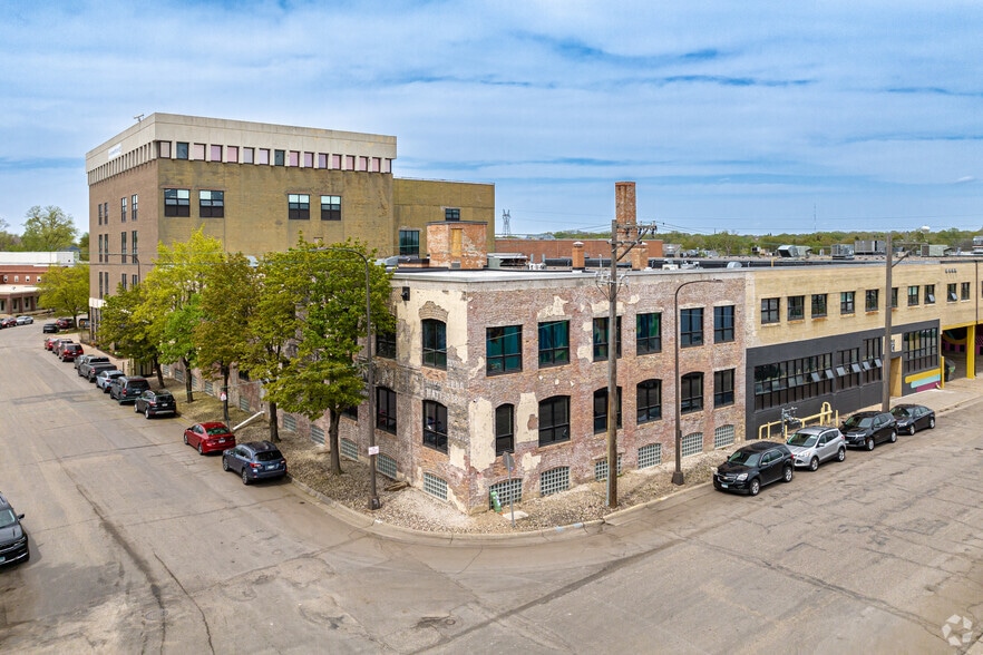 More Photos Of 2327 Wycliff St, Saint Paul Manufacturing For Lease