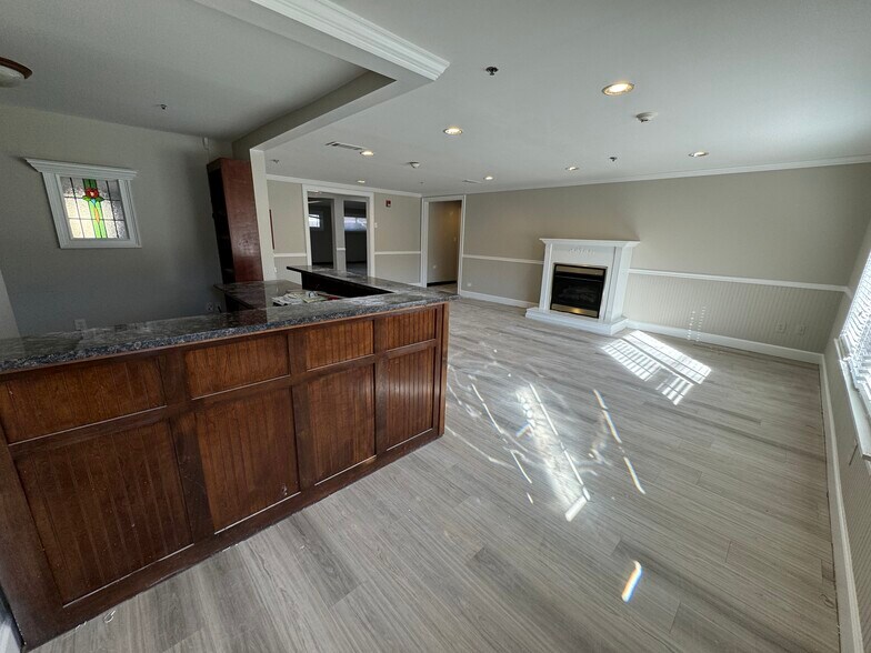 More Photos Of 5990 Love St, Austell Medical For Sale