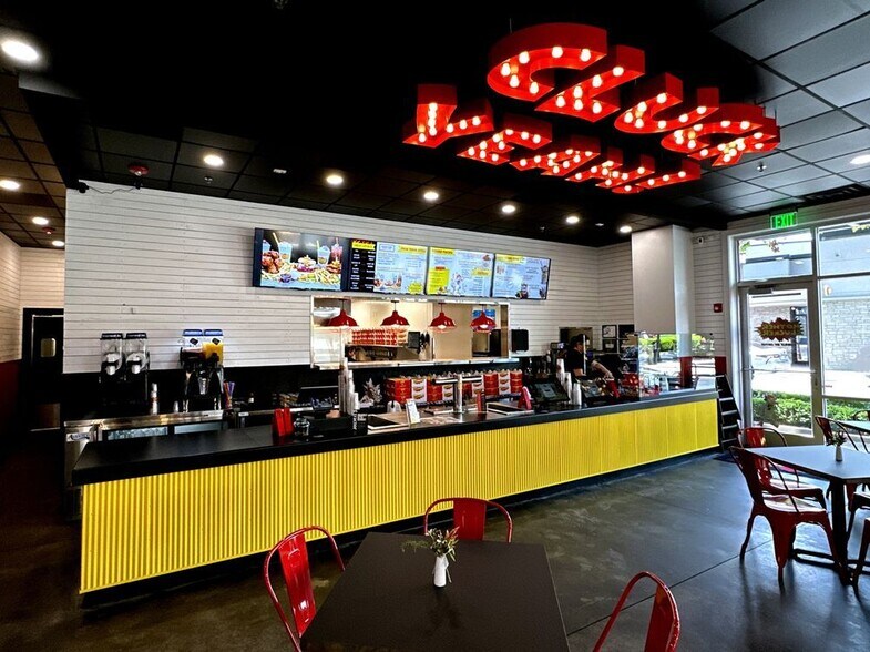 More Photos Of 11635 Ash St, Leawood Coworking Space