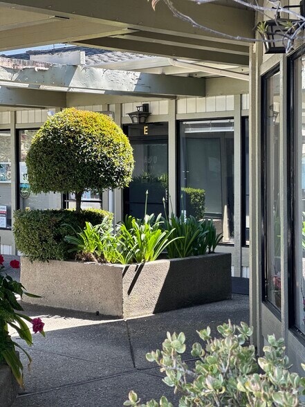 More Photos Of 670 Gregory Ln, Pleasant Hill Storefront For Lease