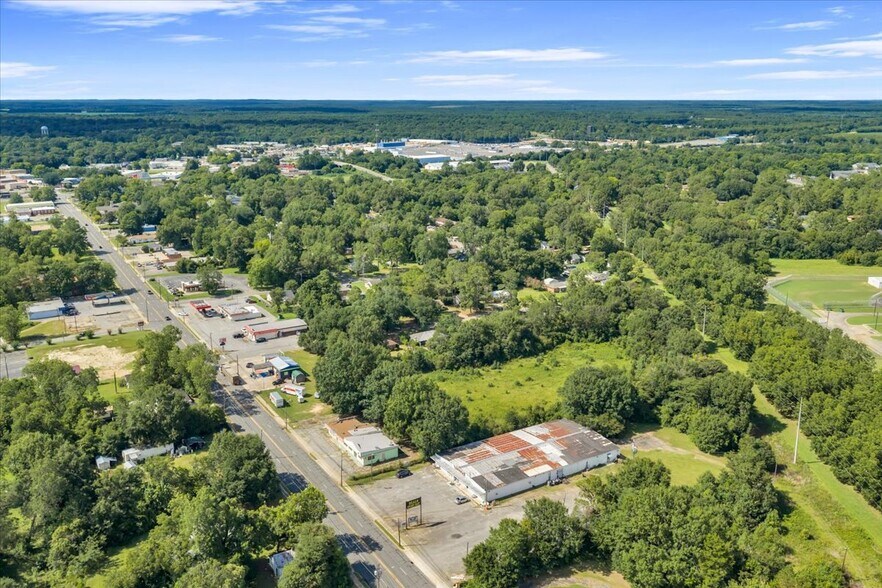 More Photos Of 607 Martin Luther King Jr Dr, Fort Valley Flex For Sale