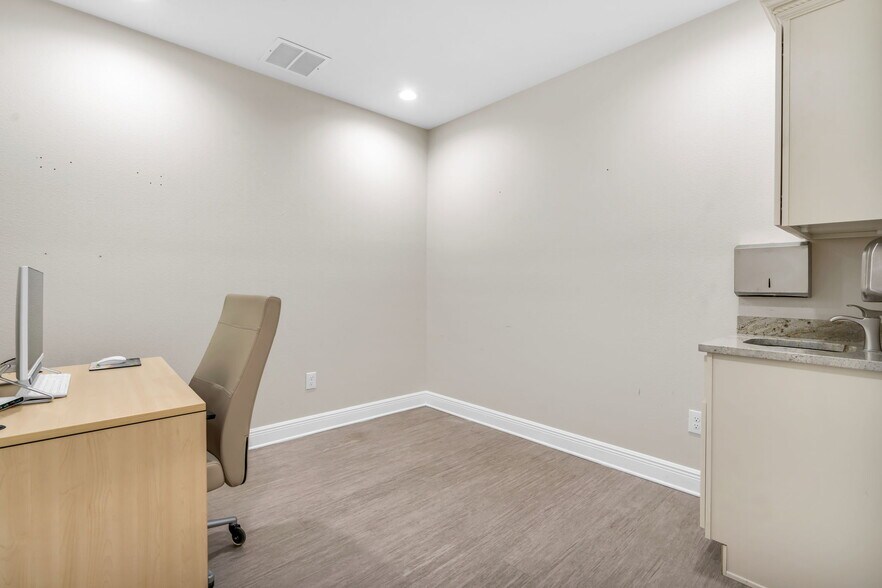 More Photos Of 4109 Armenia Ave, Tampa Medical For Sale