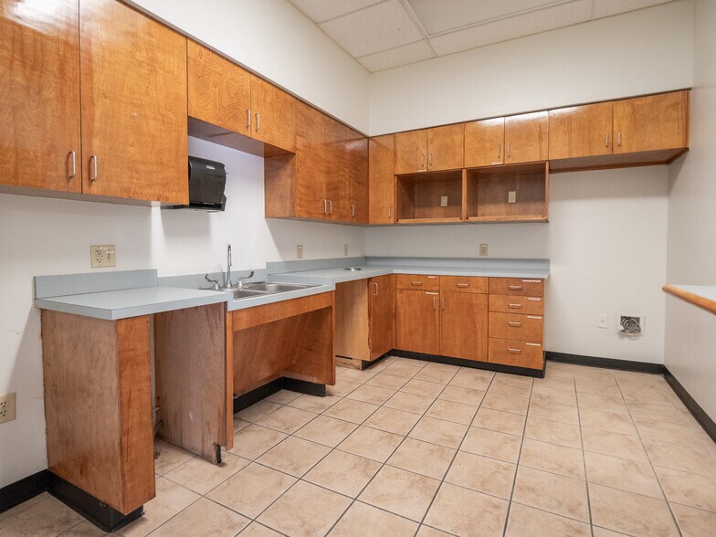 More Photos Of 900 Bugg Ln, San Marcos Storefront For Lease