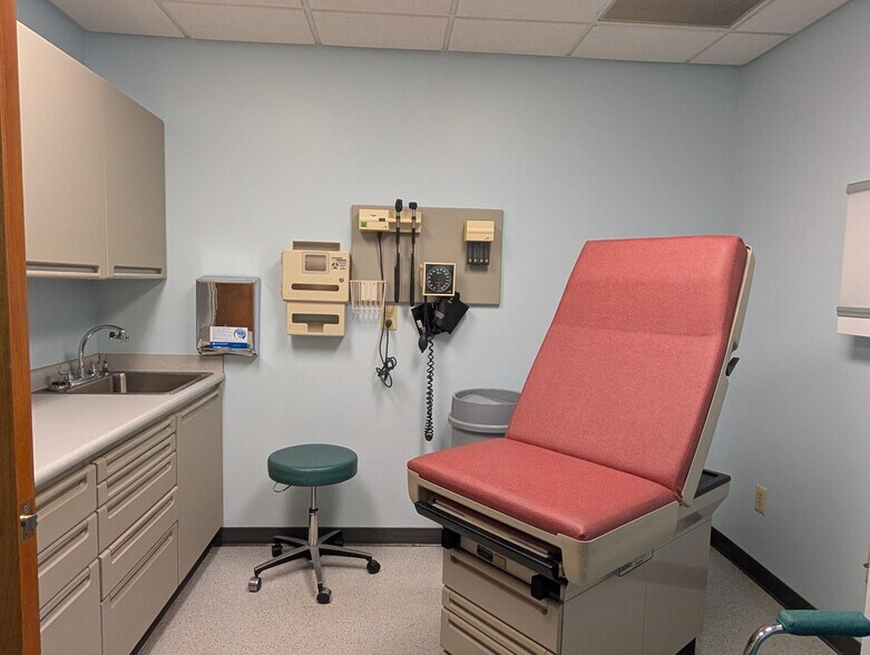 More Photos Of 950 Salem St, Brookville Medical For Lease