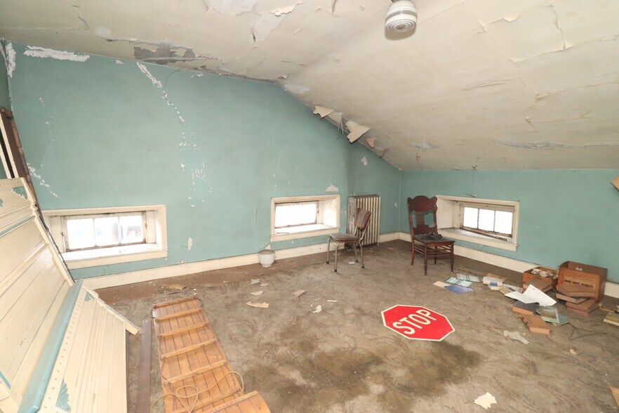 More Photos Of 200 Hughes St, New Ringgold Specialty For Sale