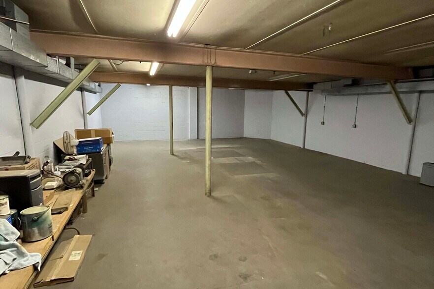 More Photos Of 119 North St, Burlington Flex For Sale