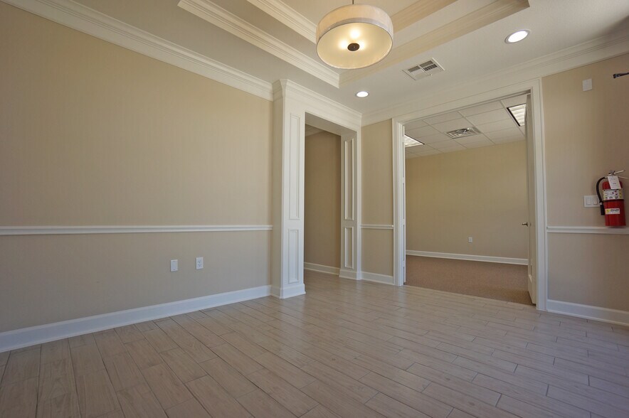 More Photos Of 12440 Emily Ct, Sugar Land Medical For Lease
