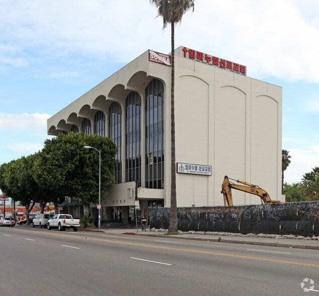 More Photos Of 1818 S Western Ave, Los Angeles Office For Lease