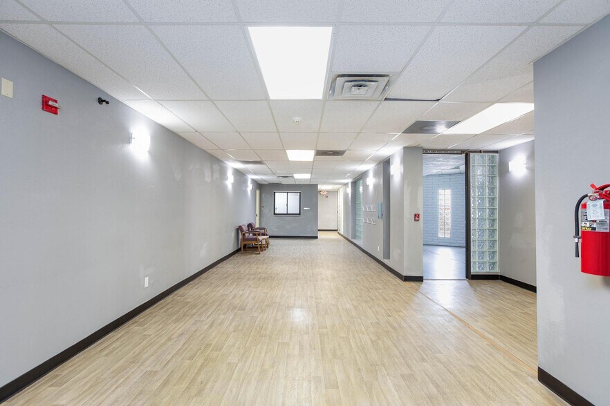 More Photos Of 872 E Sahara Ave, Las Vegas Medical For Lease