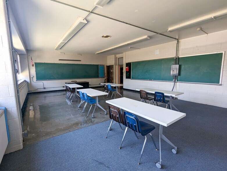 More Photos Of 350 Georgetown Rd, Carneys Point Schools For Lease