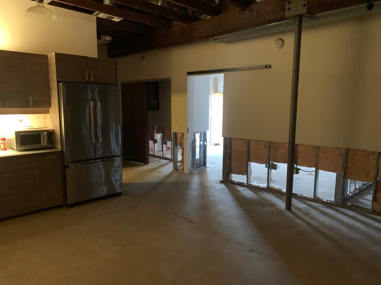 More Photos Of 2003-2011 Main St, Santa Monica Freestanding For Sale