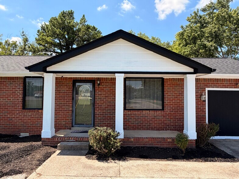 More Photos Of 738 Nissan Dr, Smyrna Office For Sale