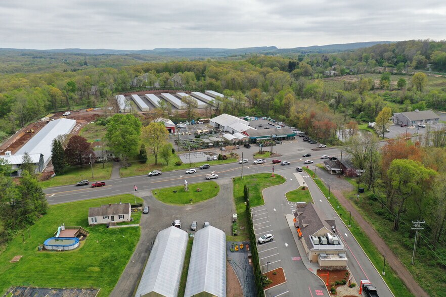 More Photos Of 147 Meriden Rd, Middlefield Garden Center For Sale