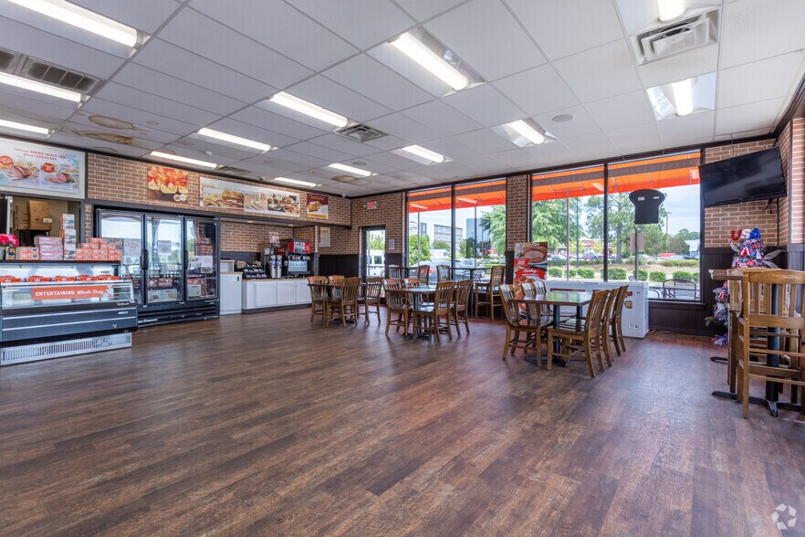 More Photos Of 1701 Rollins Way, Columbus Freestanding For Sale