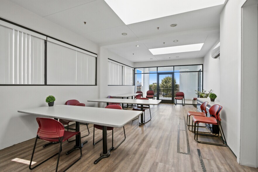 More Photos Of 4900 E Hunter Ave, Anaheim Manufacturing For Sale