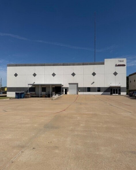 More Photos Of 7444 Fairbanks N Houston Rd, Houston Warehouse For Lease