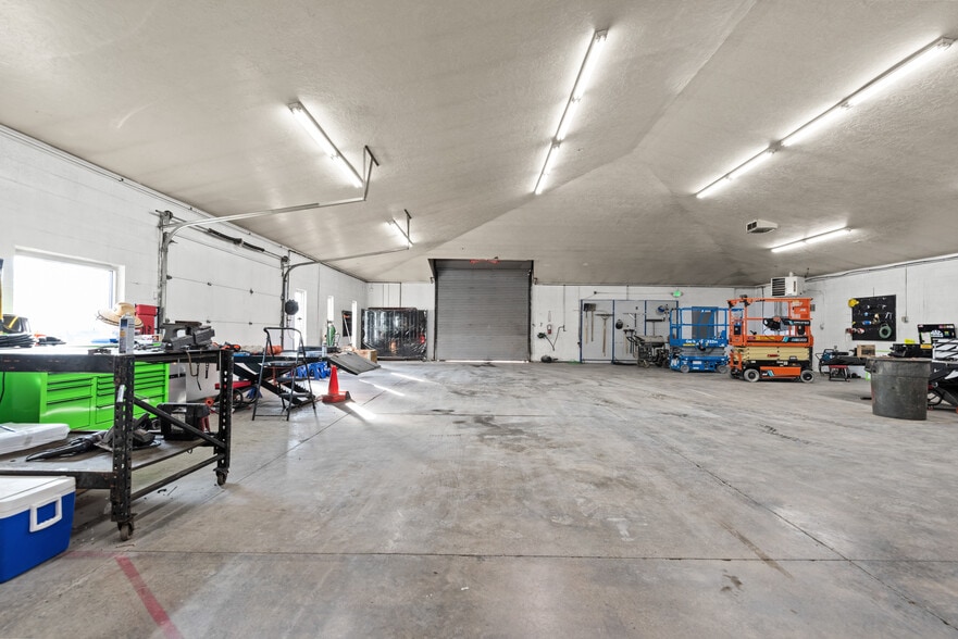 More Photos Of 1299 W State Rd, Pleasant Grove Veterinarian Kennel For Sale