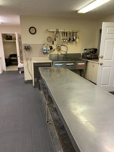 More Photos Of 9055 & 9067 Veterans Parkway, Columbus Specialty For Lease