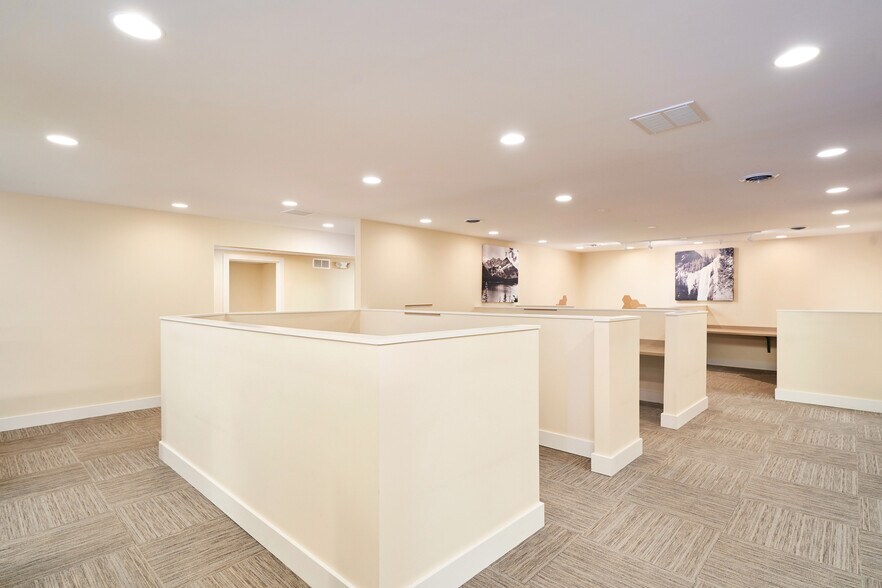 More Photos Of 799 White Pond Dr, Akron Office For Lease