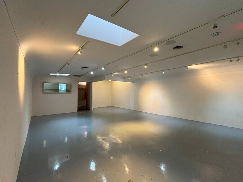 More Photos Of 520 5th Ave, San Diego Storefront For Lease