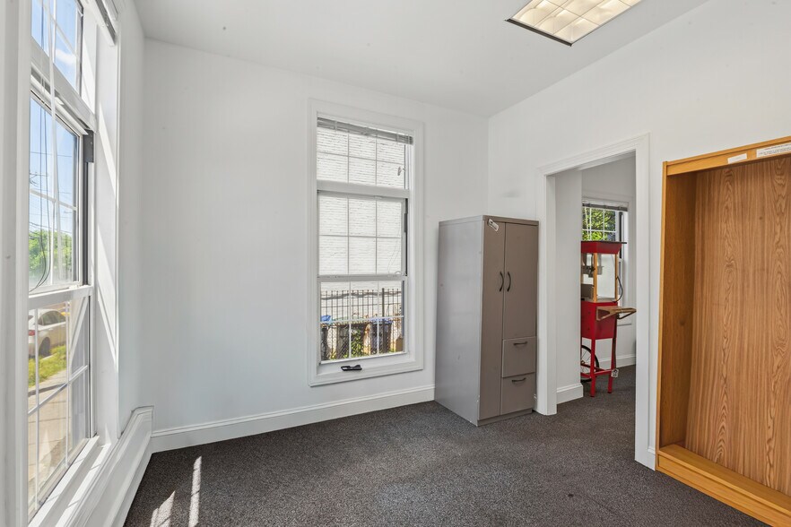 More Photos Of 1512 Marion Barry Ave SE, Washington Office For Sale