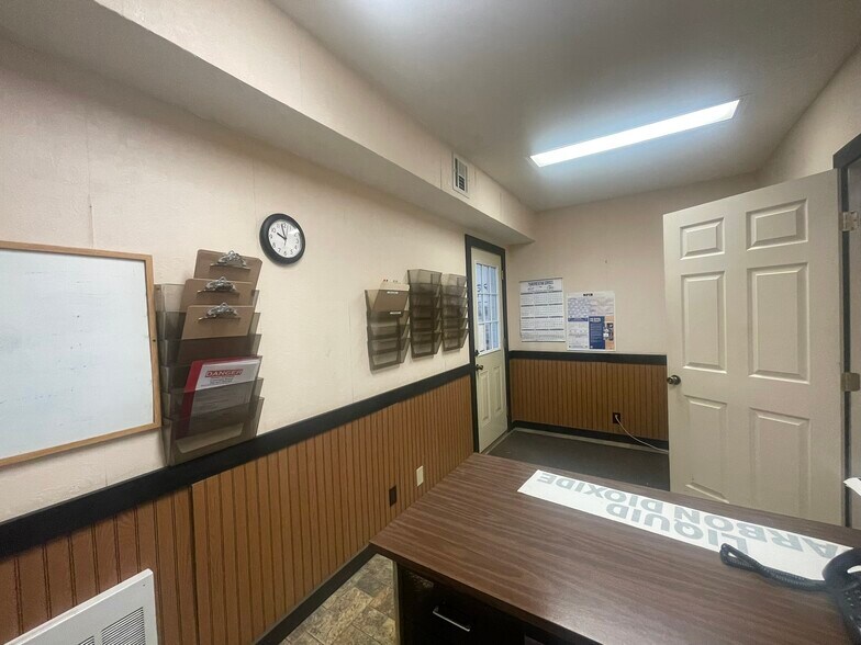 More Photos Of 5559 William Penn Hwy, Alexandria Warehouse For Sale