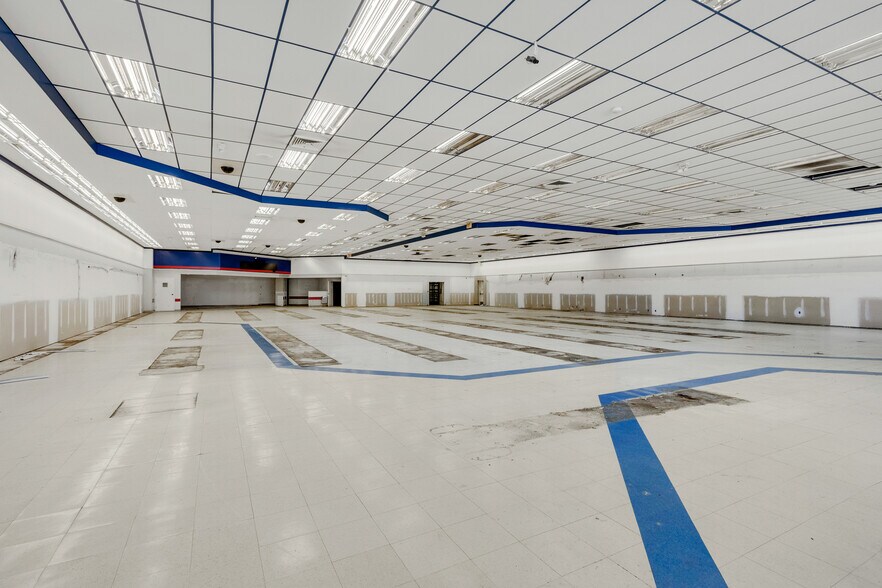 More Photos Of 2300 Wynnton Rd, Columbus Drugstore For Lease