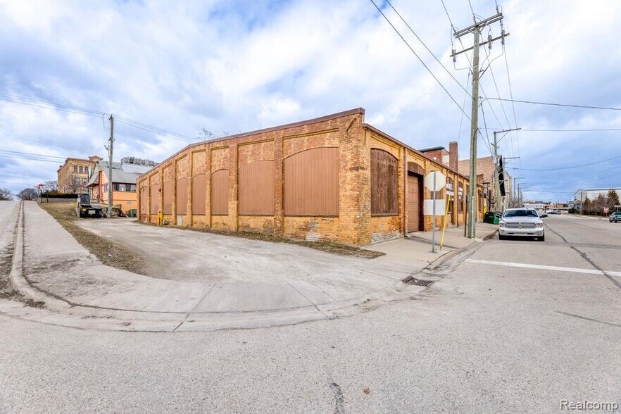 More Photos Of 1121 4th St, Port Huron Warehouse For Lease