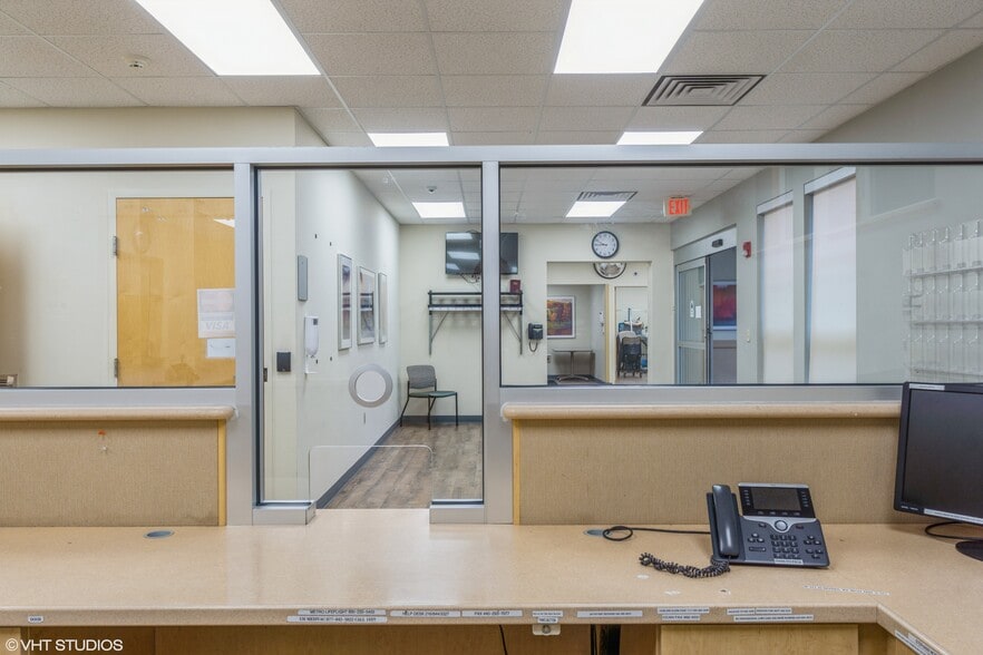 More Photos Of 476 S Main St, Andover Medical For Sale