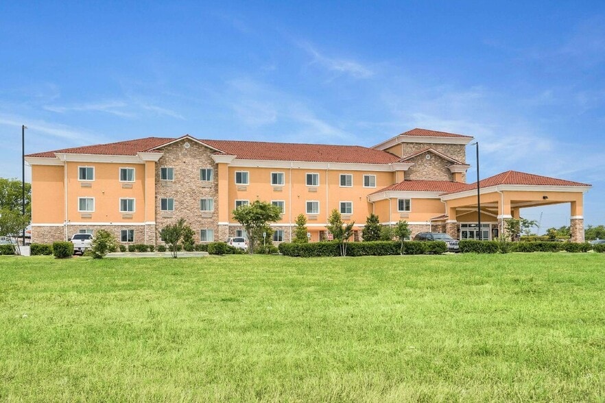 More Photos Of 2011 N Highway 78, Wylie Hotel For Sale