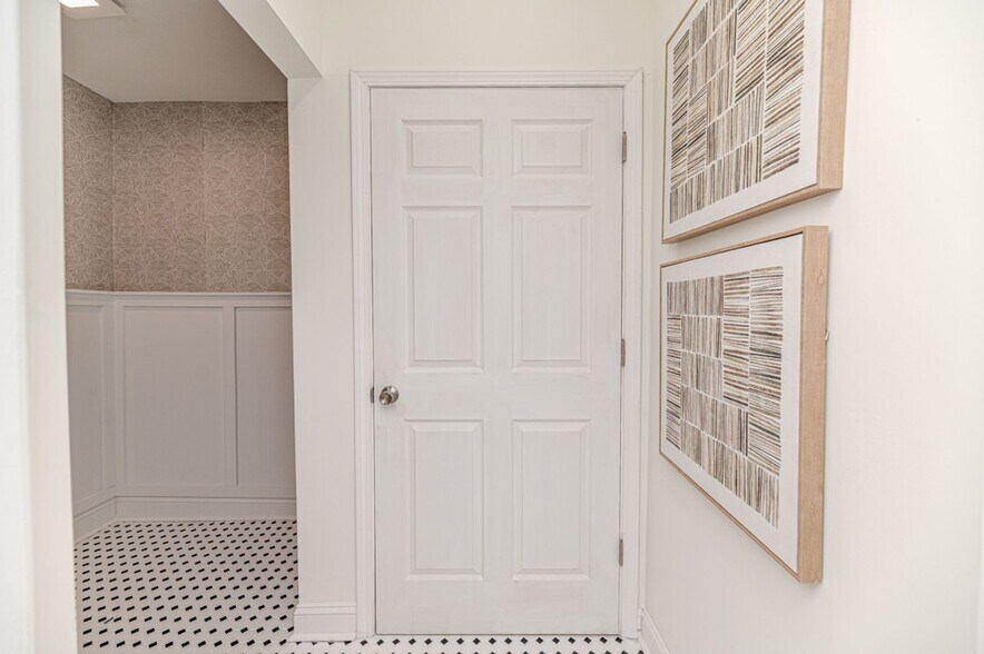 More Photos Of 200-208 S Steele St, Sanford Storefront For Lease