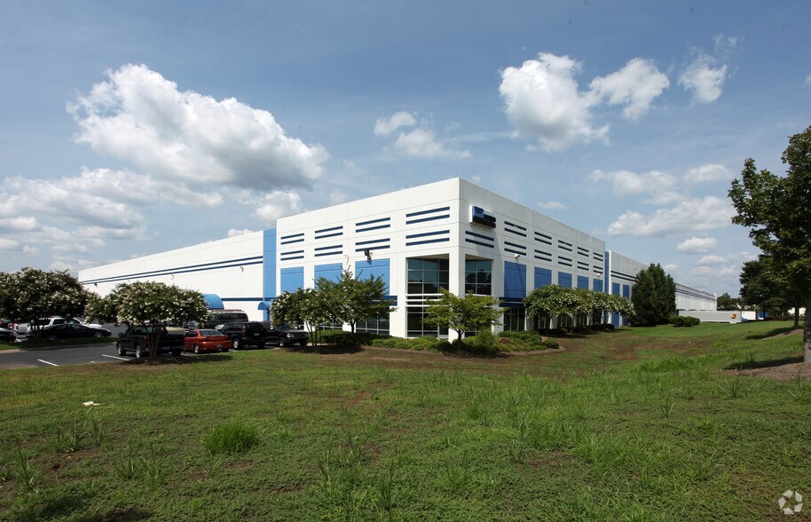 More Photos Of 10800 Withers Cove Park Dr, Charlotte Distribution For Lease