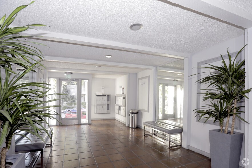 More Photos Of 954 Palm Ave, West Hollywood Apartments For Sale