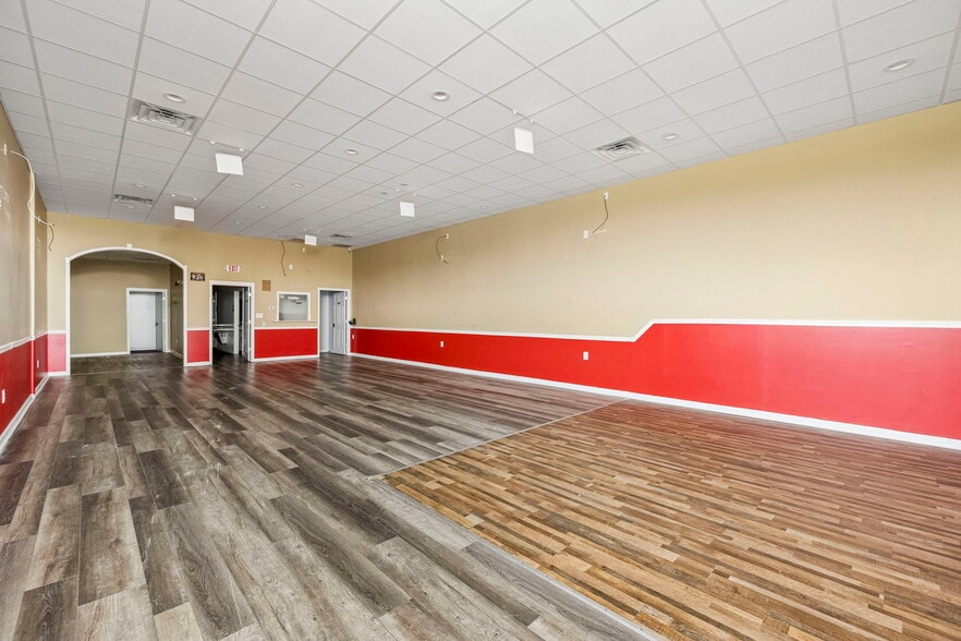 More Photos Of 206 Claire Ave, Oak Grove General Retail For Lease