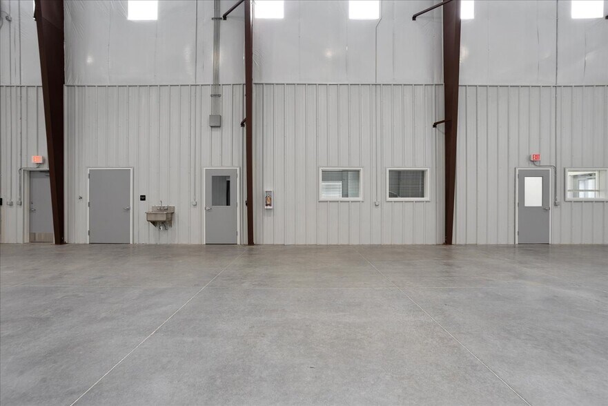 More Photos Of Mckinney Drive, Cheyenne Manufacturing For Lease