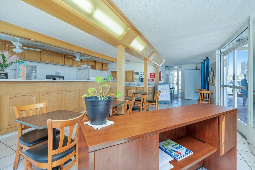 More Photos Of 2700 White Ln, Bakersfield Apartments For Sale