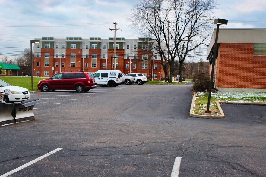 More Photos Of 651 E Main St, Dayton Office For Sale