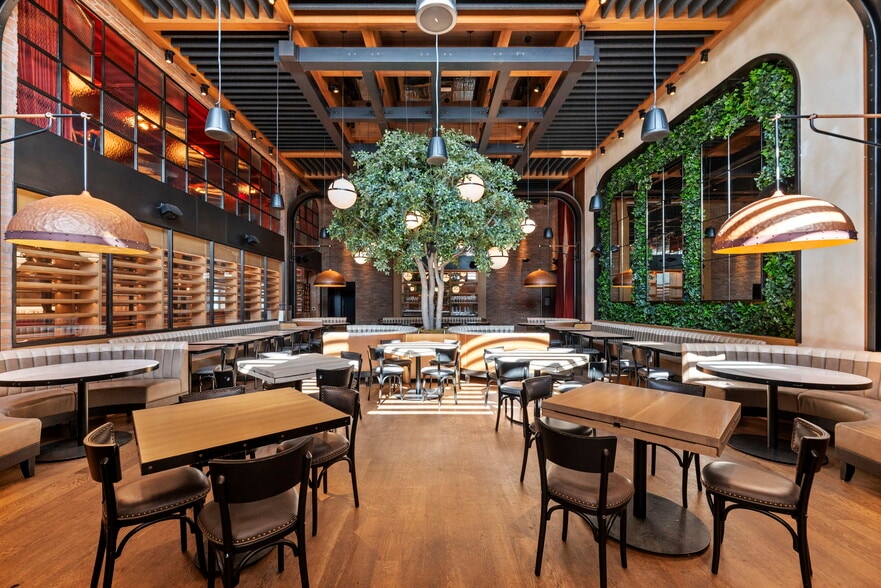 More Photos Of 650 N La Cienega Blvd, West Hollywood Restaurant For Lease