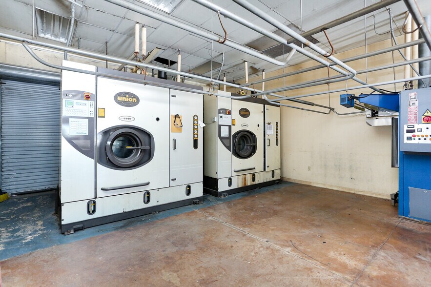 More Photos Of 9262 Culebra Rd, San Antonio Storefront Retail Office For Sale