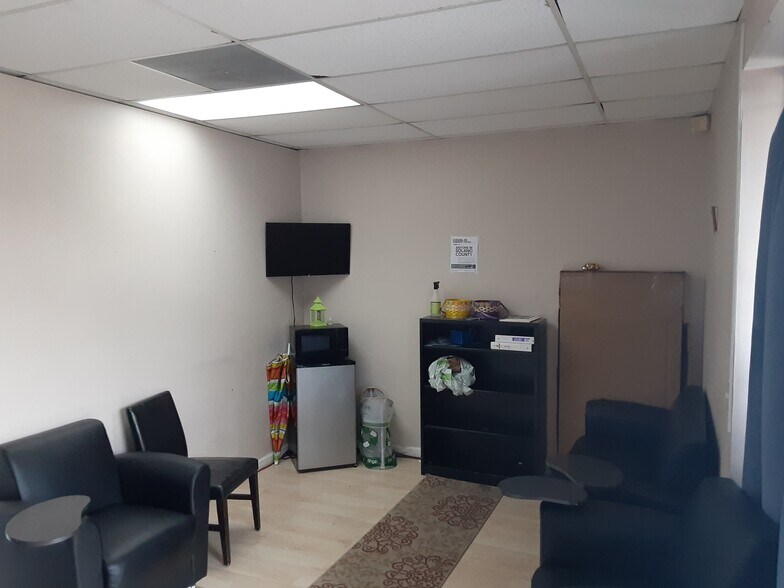 More Photos Of 1615 W Texas St, Fairfield Office Residential For Lease
