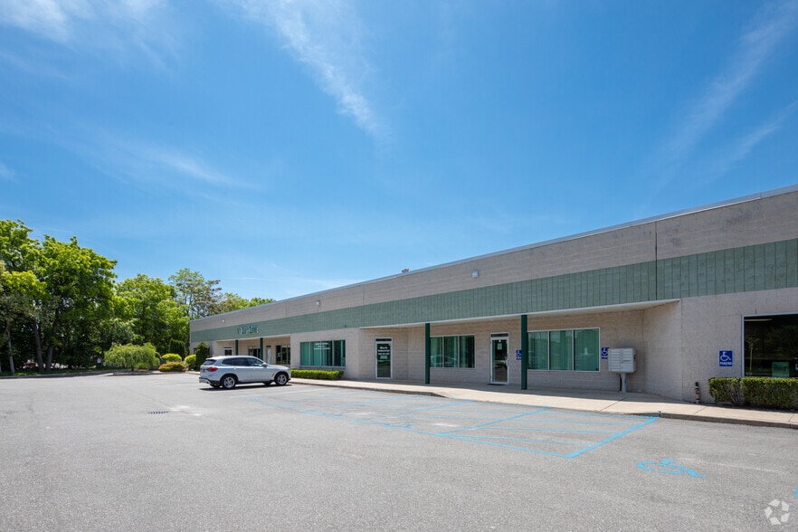 More Photos Of 5000-5014 Veterans Memorial Hwy, Holbrook Research And Development For Lease
