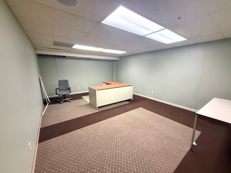 More Photos Of 200 E Lafayette St, Bloomington Service For Sale